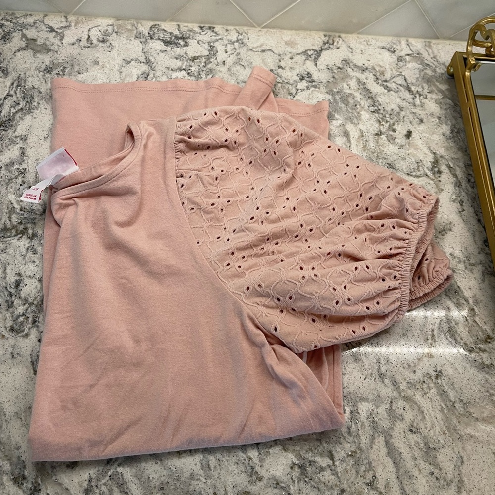 Eyelet puff sleeve maternity top